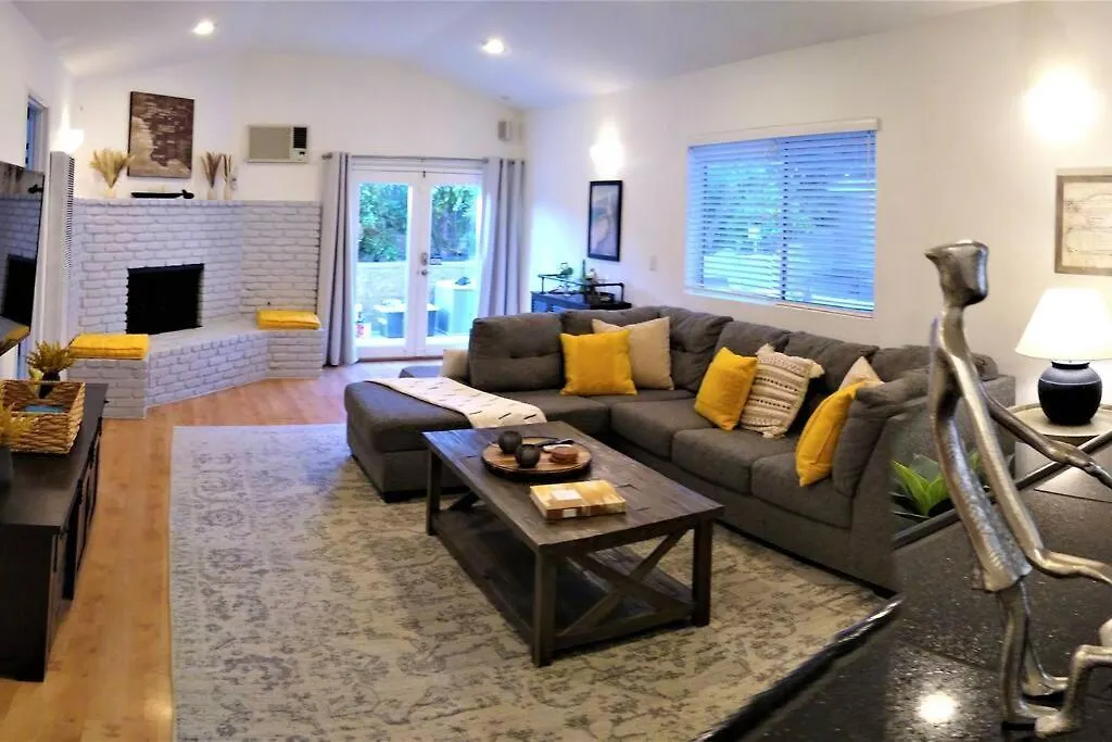 别墅 3 Bedroom + Near Venice Beach + Redecorated + Nice Backyard With Bbq 洛杉矶 美国