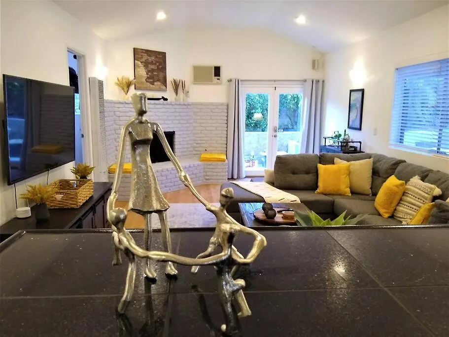 3 Bedroom + Near Venice Beach + Redecorated + Nice Backyard With Bbq Los Angeles United States
