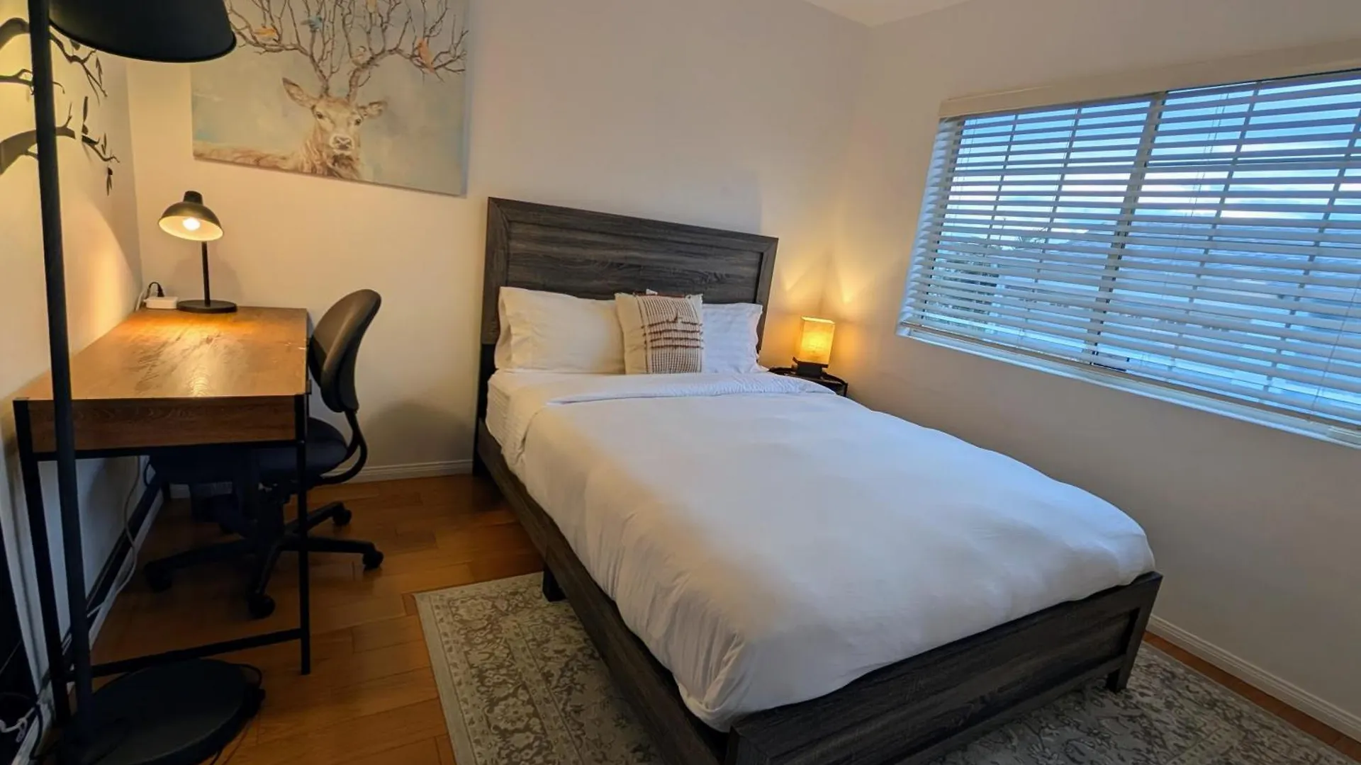 Villa 3 Bedroom + Near Venice Beach + Redecorated + Nice Backyard With Bbq Los Angeles